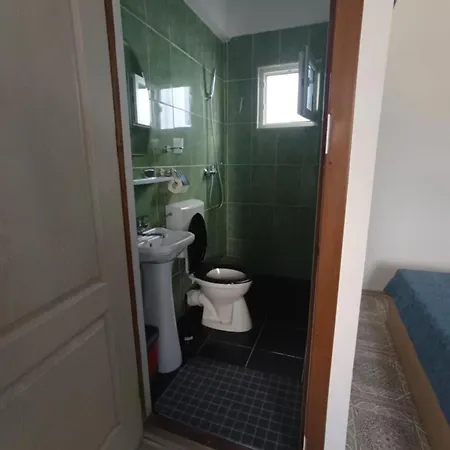 Pensión Casa Karina 3*